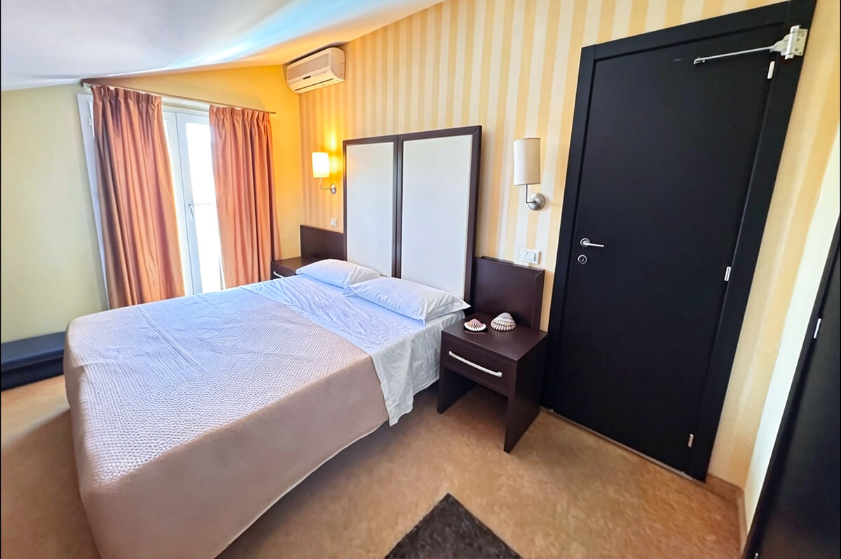 Camera Doppia Mansardata Hotel San Carlo