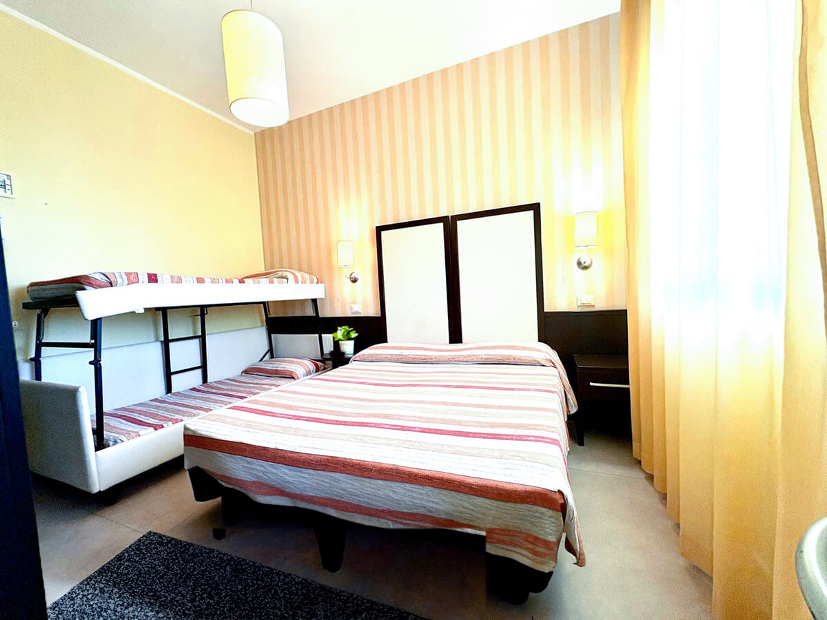 Camera Quadrupla Comfort con Balcone Hotel San Carlo