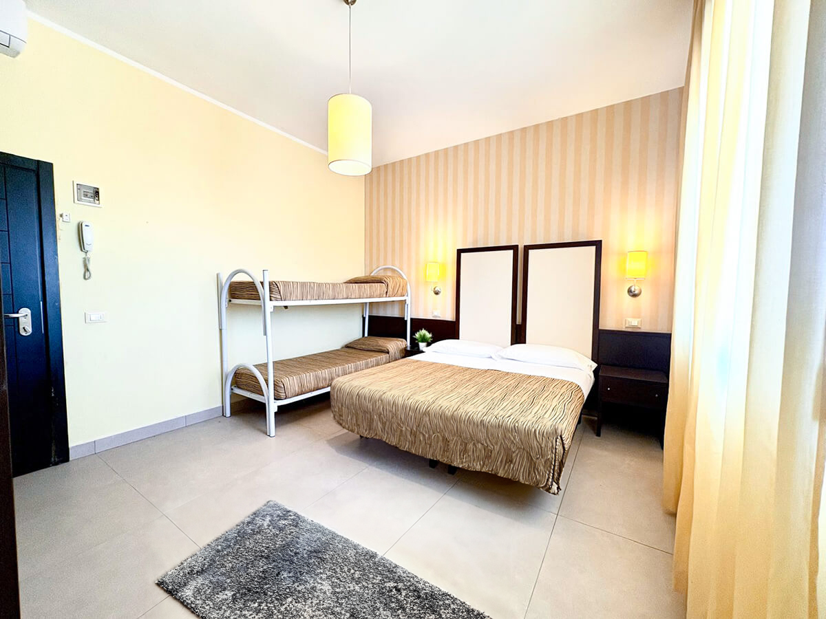 Camera Quadrupla Deluxe con Balcone Hotel San Carlo